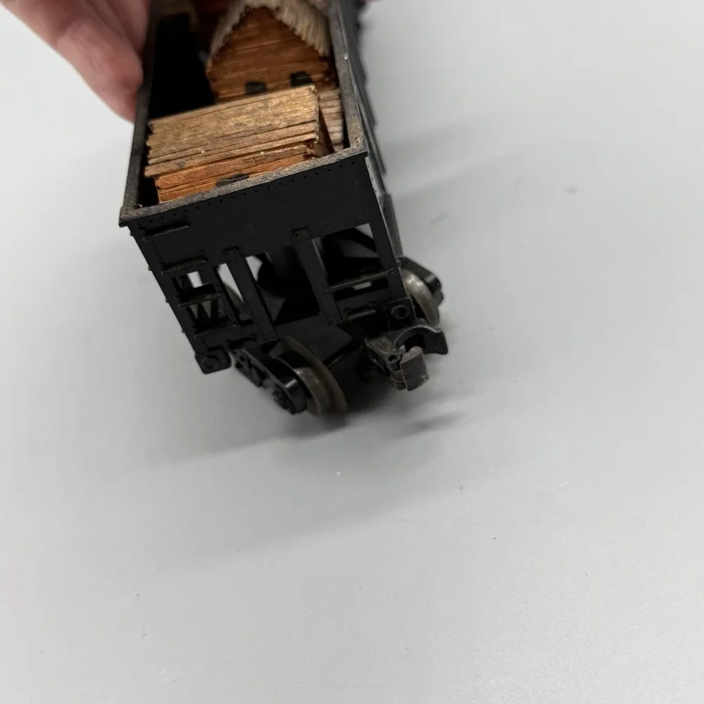 Lionel 25000 Lehigh Valley Hopper Car w/ Miniature Village Load O Gauge Freight